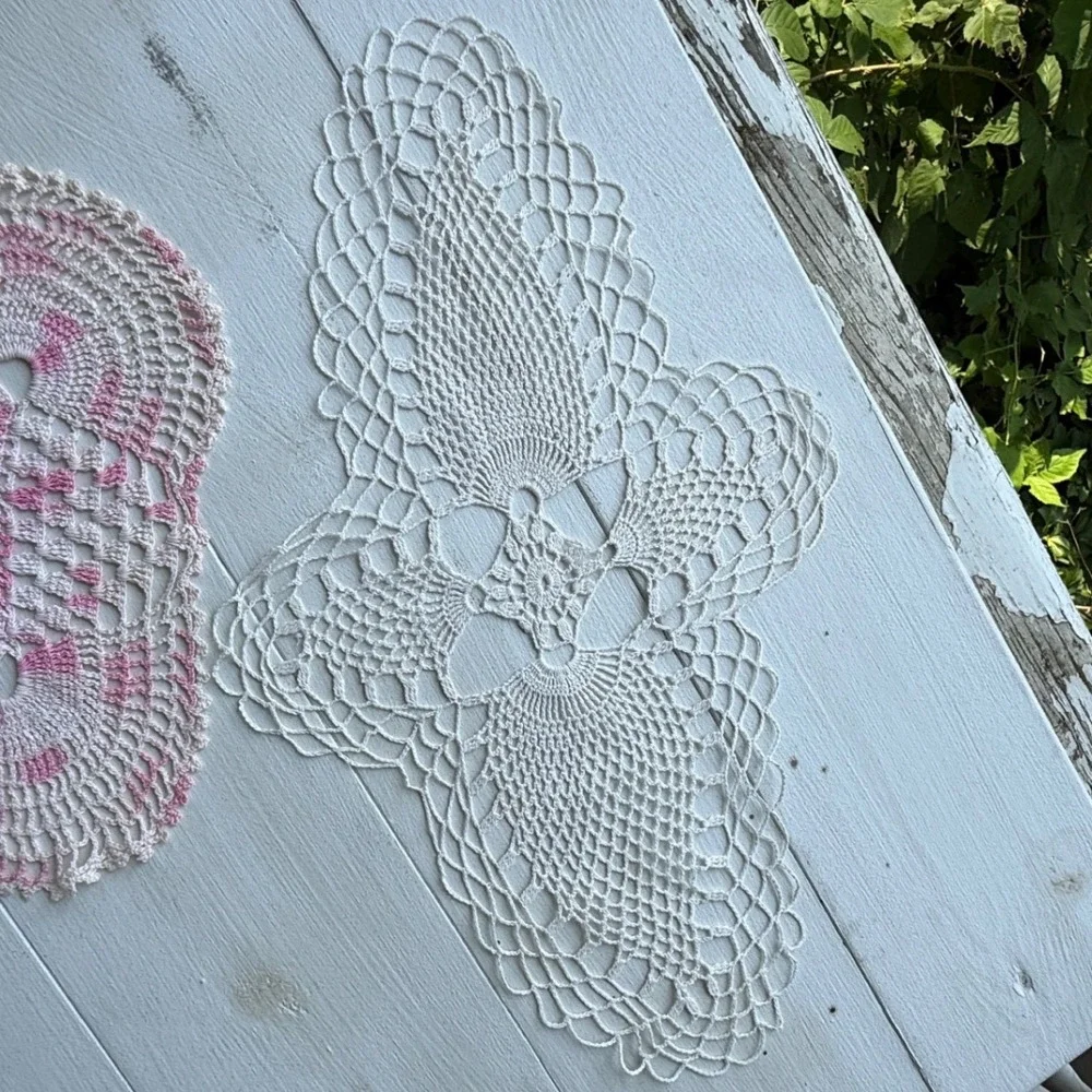 Vintage Hand Crochet Lace Doilies Lot Pink White Floral Table Linens 3pc Set